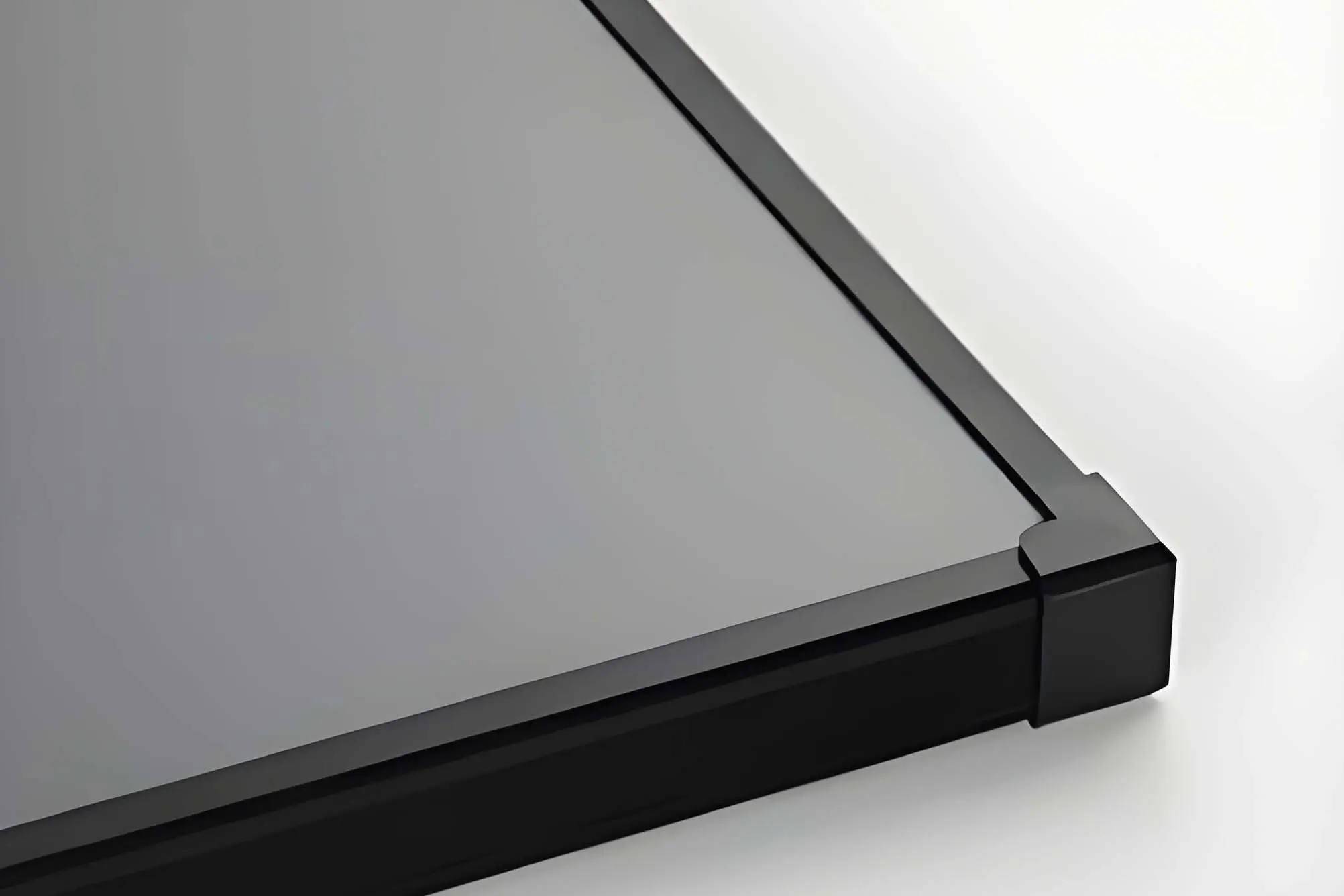 Ultra-Narrow Bezel